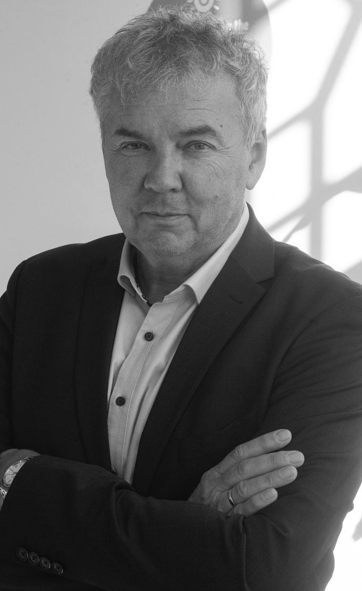 Simon Tamás